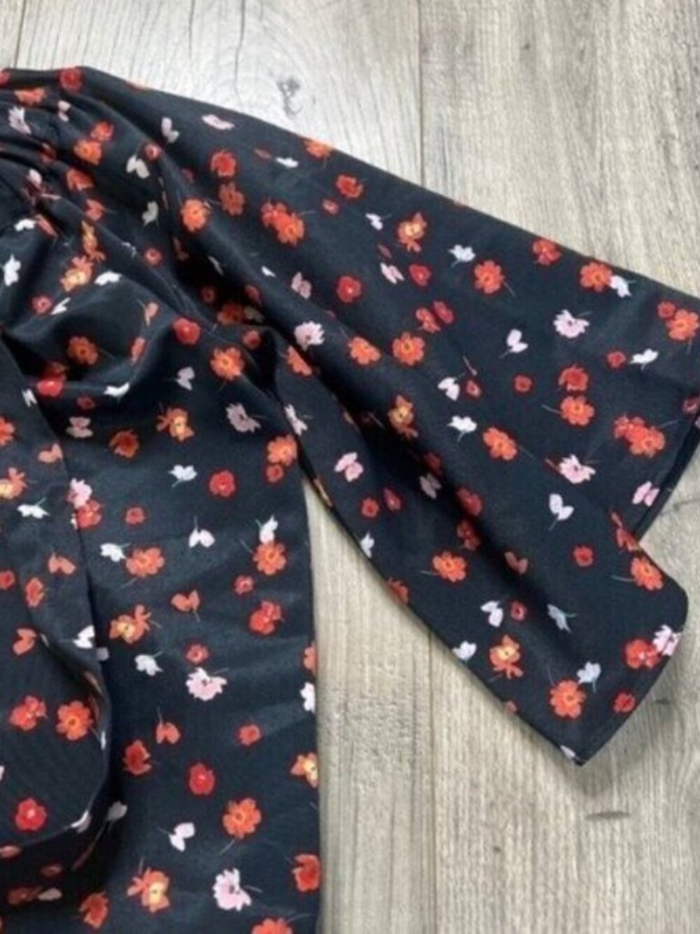 7 For All Mankind NWT Navy & Red Floral Print Off The Shoulder Blouse Size XS - Picture 5 of 11